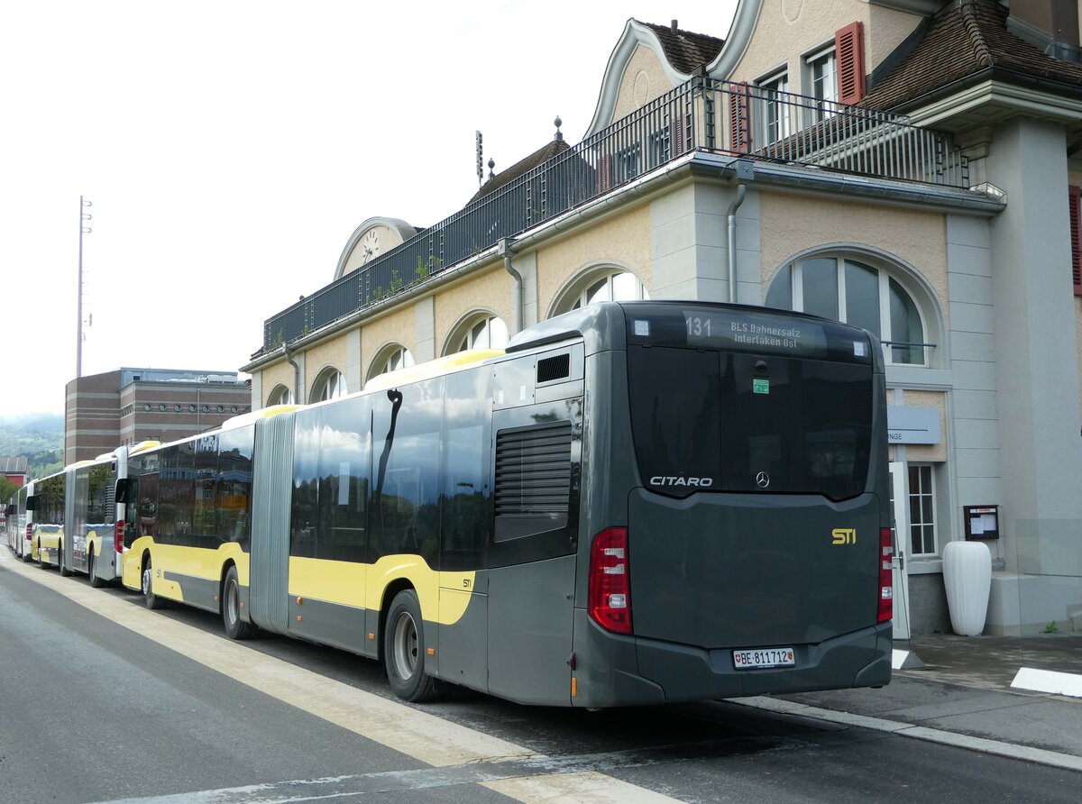(249'355) - STI Thun - Nr. 712/BE 811'712 - Mercedes am 2. Mai 2023 beim Bahnhof Spiez
