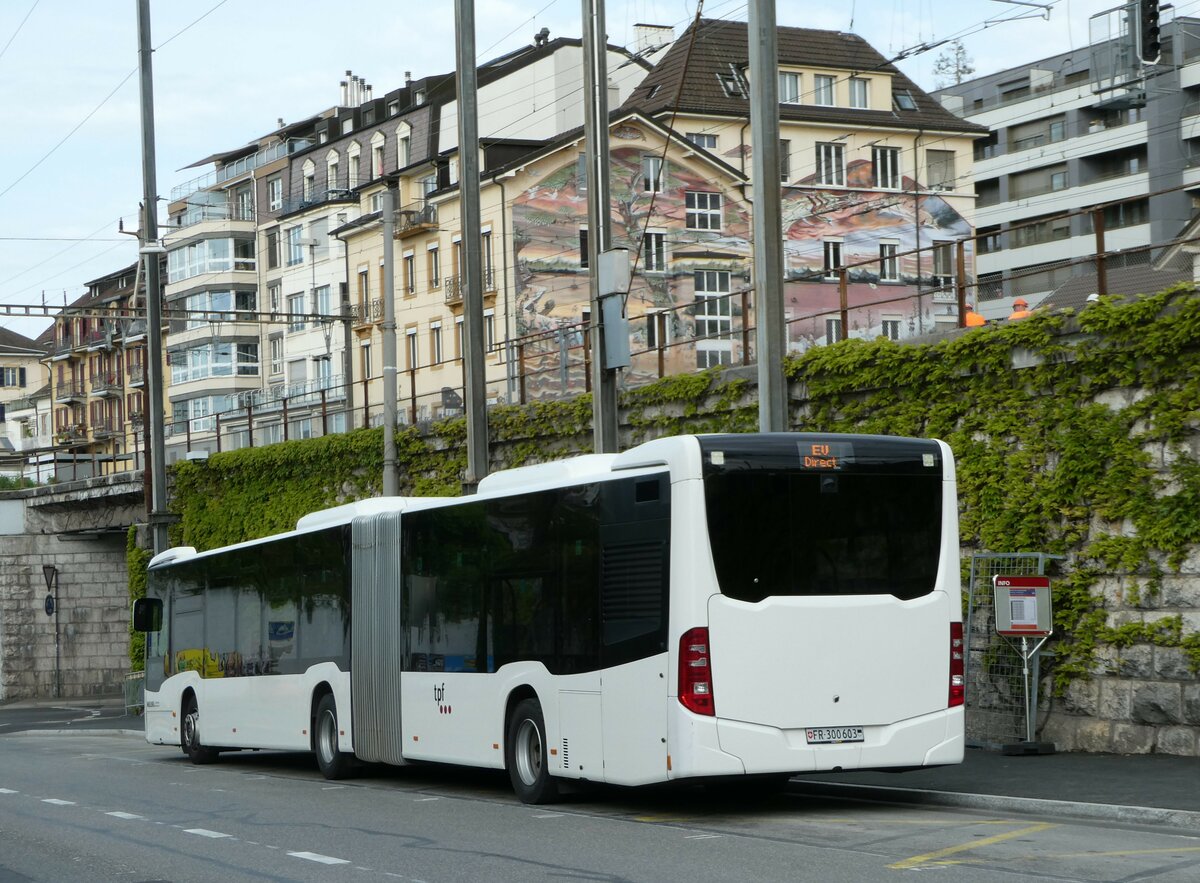 (249'567) - Wieland, Murten - Nr. 122/FR 300'603 - Mercedes (ex Interbus, Yverdon Nr. 209; ex Gschwindl, A-Wien Nr. 8401) am 5. Mai 2023 beim Bahnhof Neuchtel 