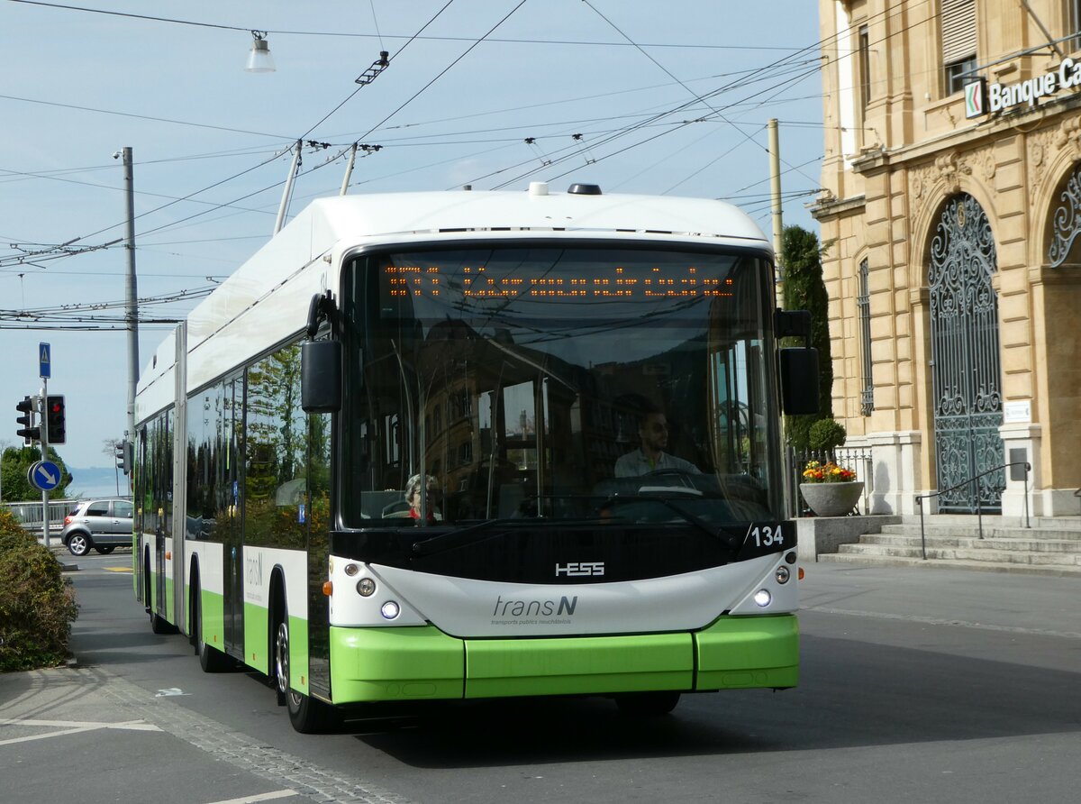 (249'576) - transN, La Chaux-de-Fonds - Nr. 134 - Hess/Hess Gelenktrolleybus (ex TN Neuchtel Nr. 134) am 5. Mai 2023 in Neuchtel, Place Pury