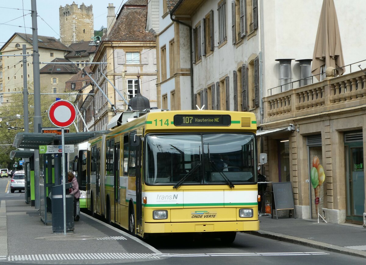 (249'592) - transN, La Chaux-de-Fonds - Nr. 114 - NAW/Hess Gelenktrolleybus (ex TN Neuchtel Nr. 114) am 5. Mai 2023 in Neuchtel, Place Pury