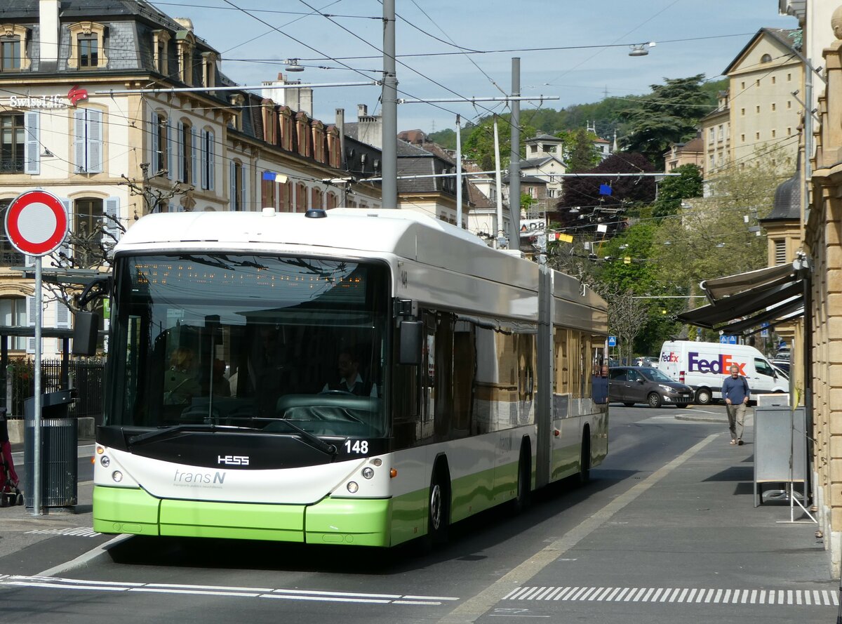(249'596) - transN, La Chaux-de-Fonds - Nr. 148 - Hess/Hess Gelenktrolleybus (ex TN Neuchtel Nr. 148) am 5. Mai 2023 in Neuchtel, Place Pury