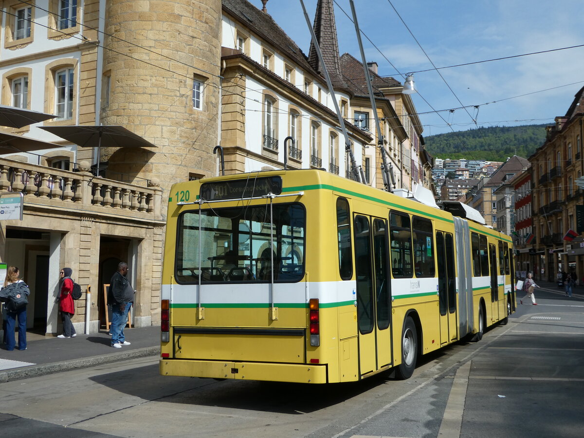 (249'601) - transN, La Chaux-de-Fonds - Nr. 120 - NAW/Hess Gelenktrolleybus (ex TN Neuchtel Nr. 120) am 5. Mai 2023 in Neuchtel, Place Pury