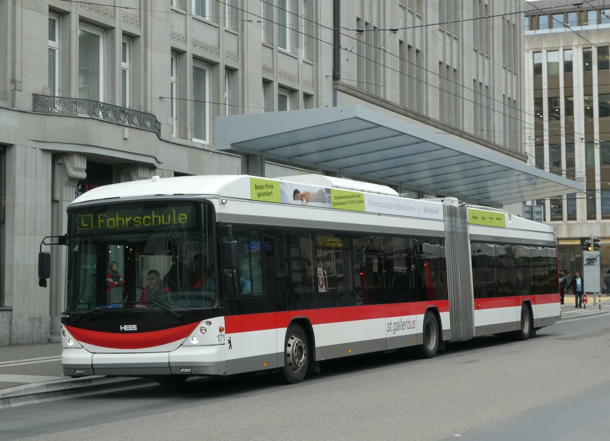 (250'042) - St. Gallerbus, St. Gallen - Nr. 171 - Hess/Hess Gelenktrolleybus am 16. Mai 2023 beim Bahnhof St. Gallen