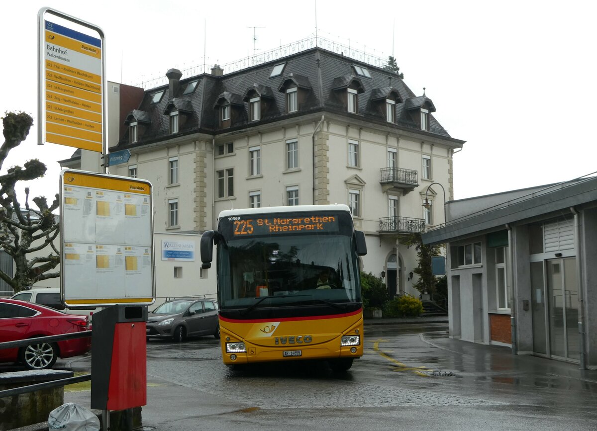 (250'102) - PostAuto Ostschweiz - AR 14'855/PID 10'369 - Iveco am 16. Mai 2023 beim Bahnhof Walzenhausen
