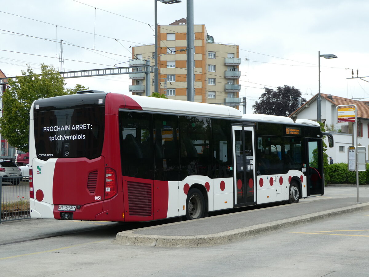 (250'294) - TPF Fribourg - Nr. 1051/FR 300'304 - Mercedes am 20. Mai 2023 beim Bahnhof Ddingen