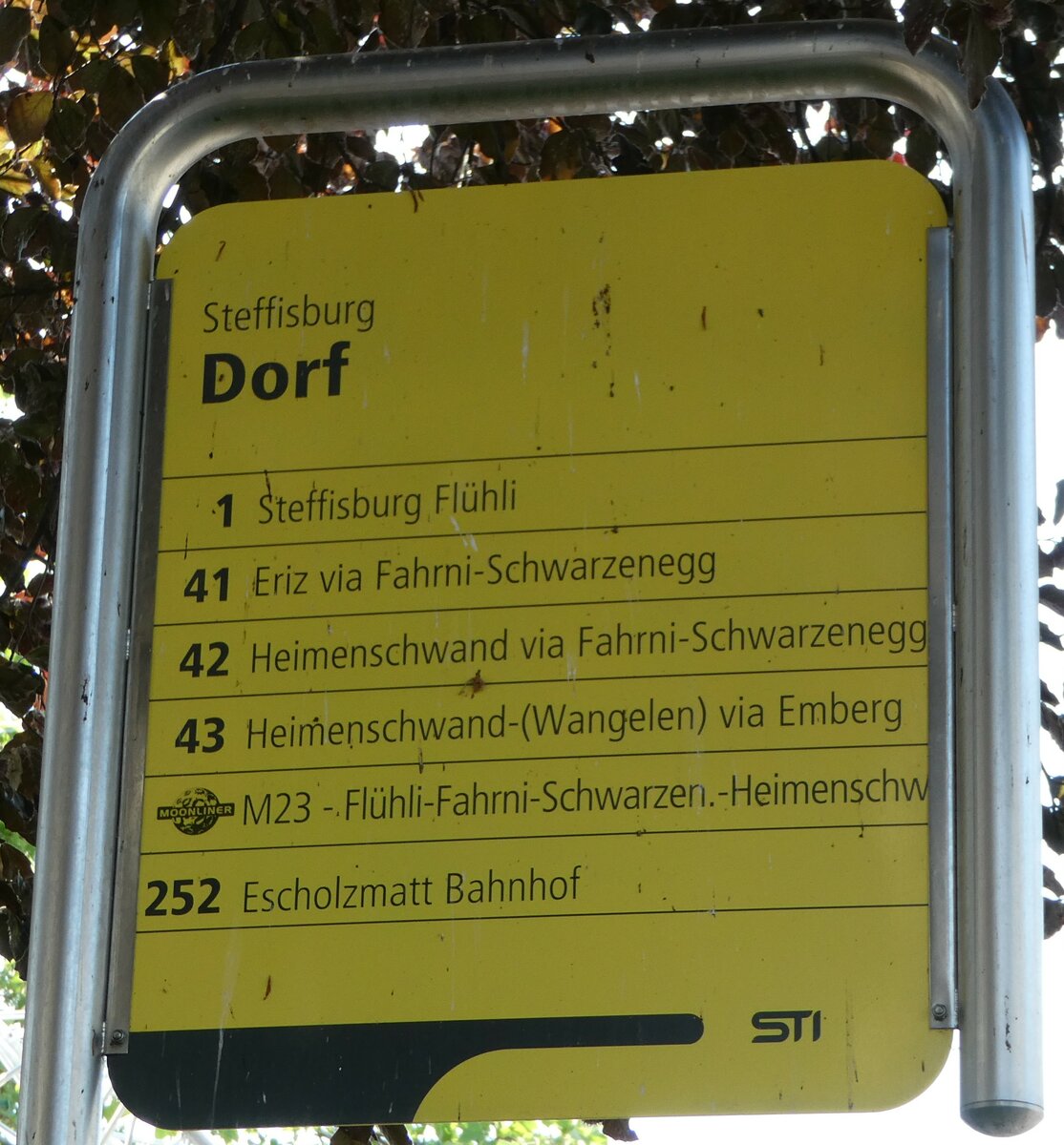(250'834) - STI-Haltestellenschild - Steffisburg, Dorf - am 31. Mai 2023