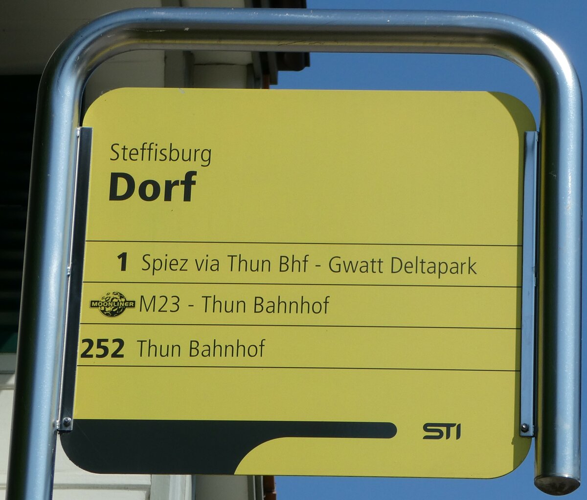 (250'836) - STI-Haltestellenschild - Steffisburg, Dorf - am 31. Mai 2023