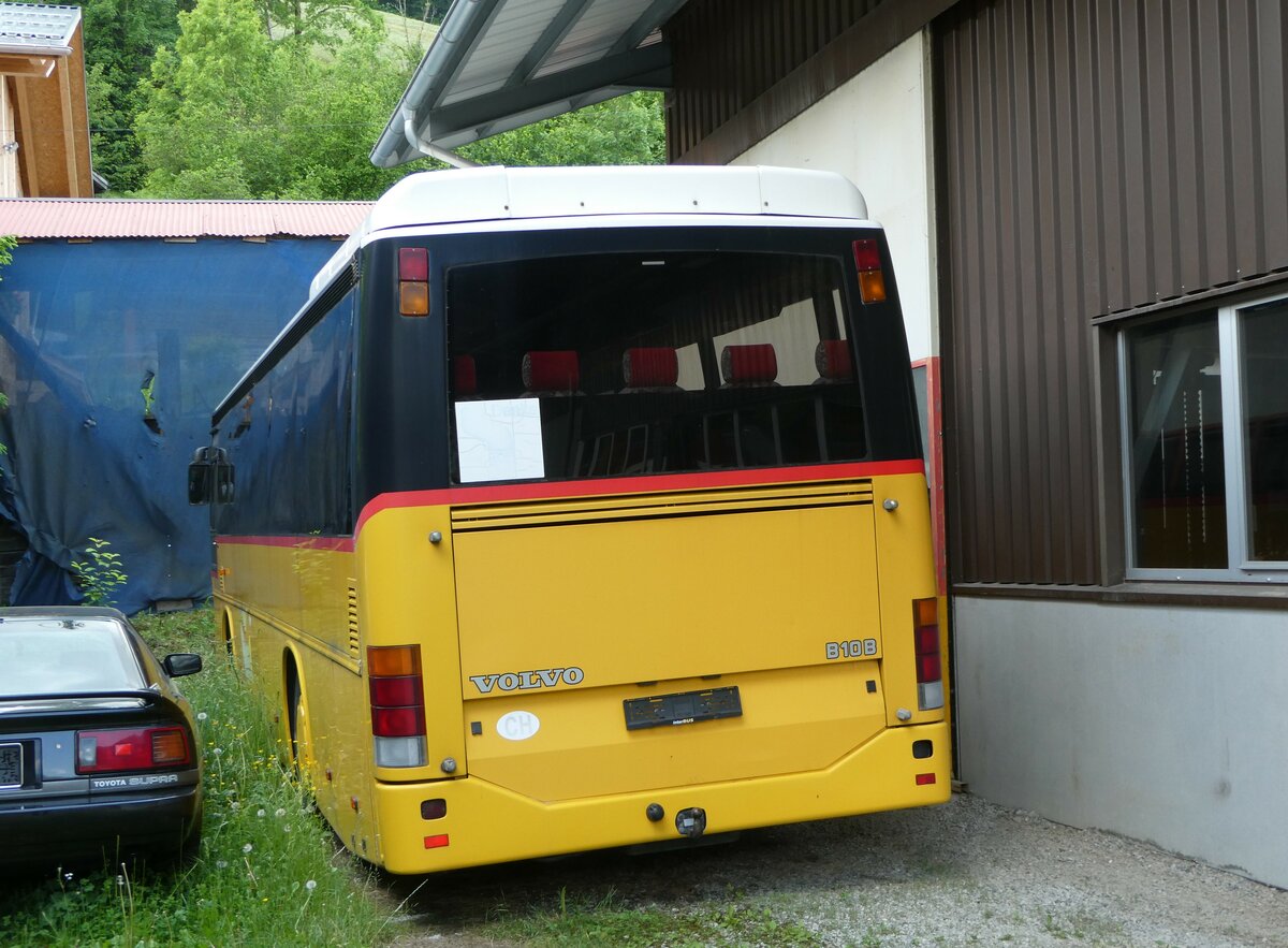 (251'138) - Kbli, Gstaad - PID 1862 - Volvo (ex Nr. 0) am 6. Juni 2023 in Gstaad, Garage