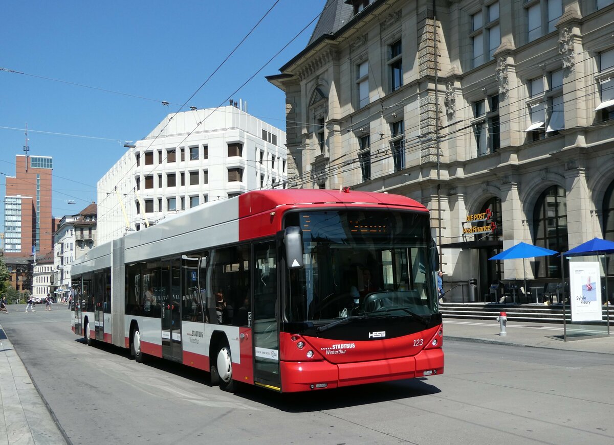 (251'489) - SW Winterthur - Nr. 123 - Hess/Hess Gelenktrolleybus am 13. Juni 2023 beim Hauptbahnhof Winterthur