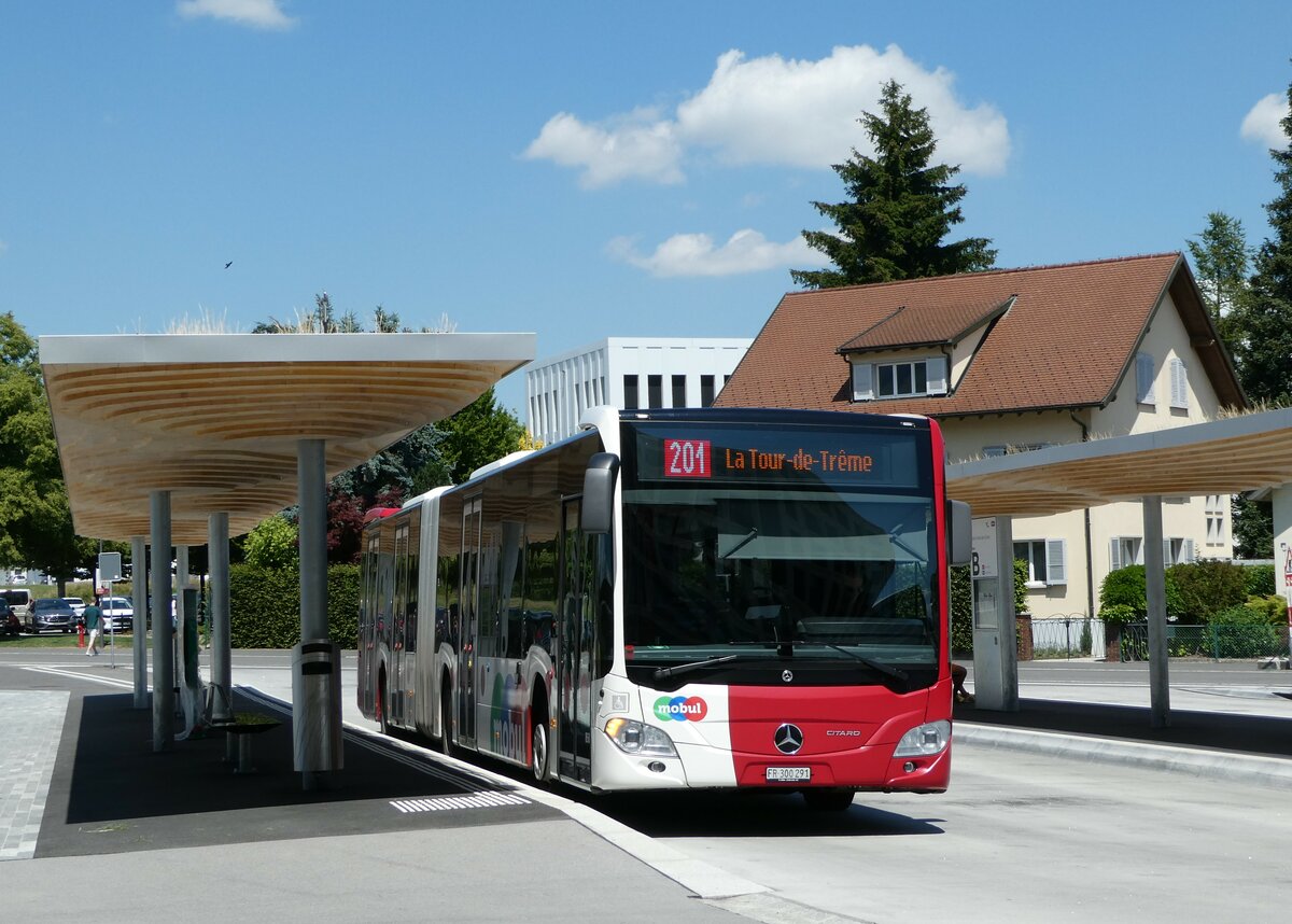 (251'542) - TPF Fribourg - Nr. 858/FR 300'291 - Mercedes am 15. Juni 2023 beim Bahnhof Bulle