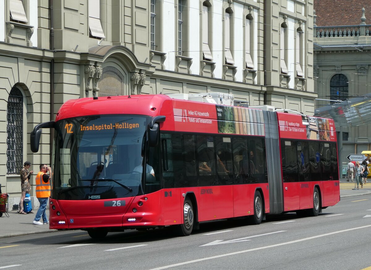 (251'614) - Bernmobil, Bern - Nr. 26 - Hess/Hess Gelenktrolleybus am 17. Juni 2023 beim Bahnhof Bern