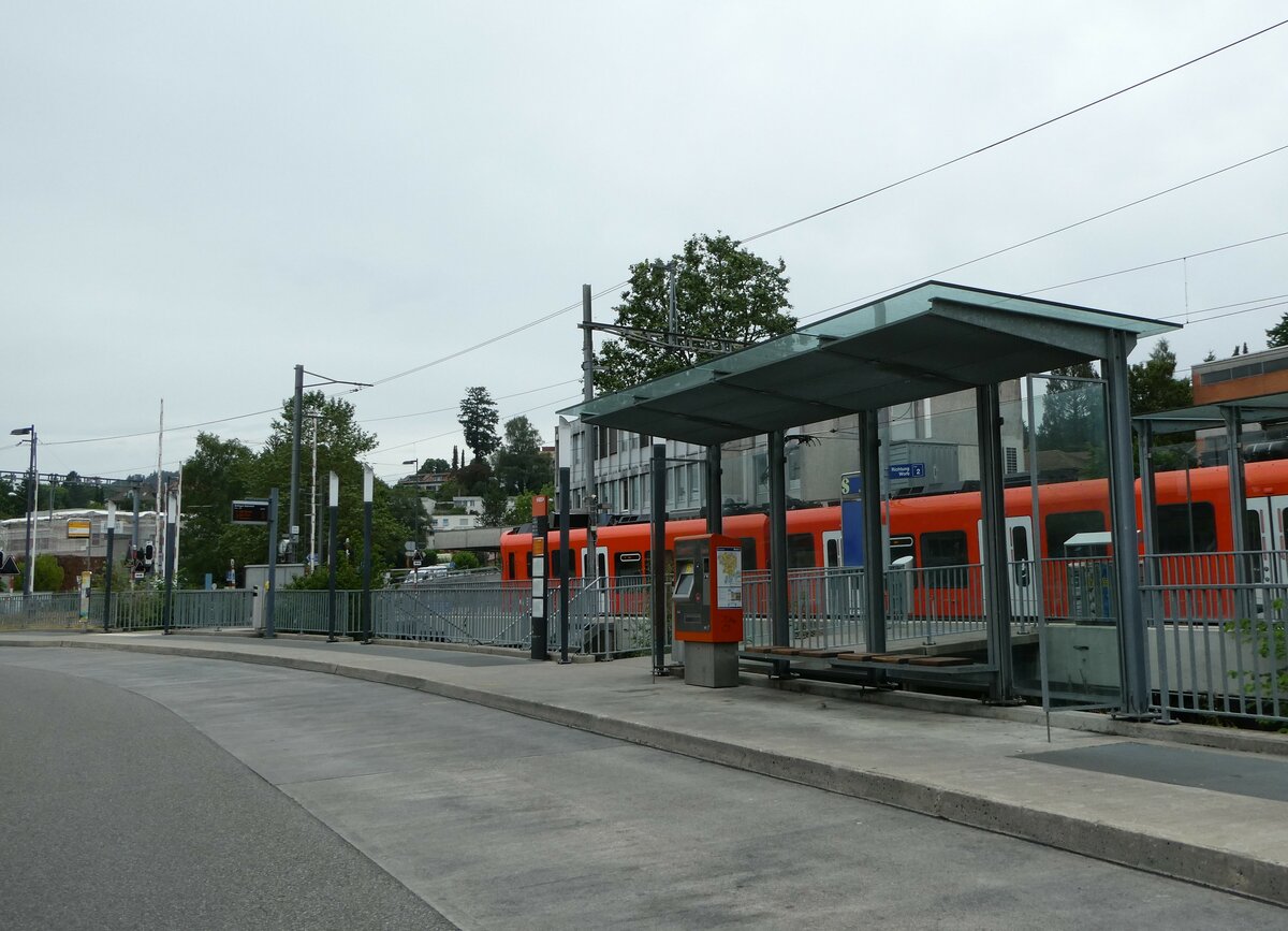 (251'864) - PostAuto/RBS-Haltestellen am 22. Juni 2023 beim Bahnhof Bolligen