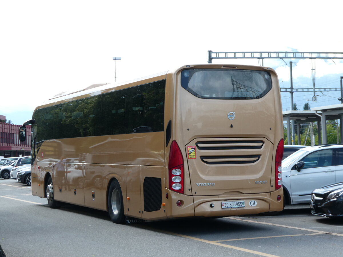 (252'371) - Vega Tour, Luzern - SG 305'955 - Volvo am 6. Juli 2023 in Thun, CarTerminal