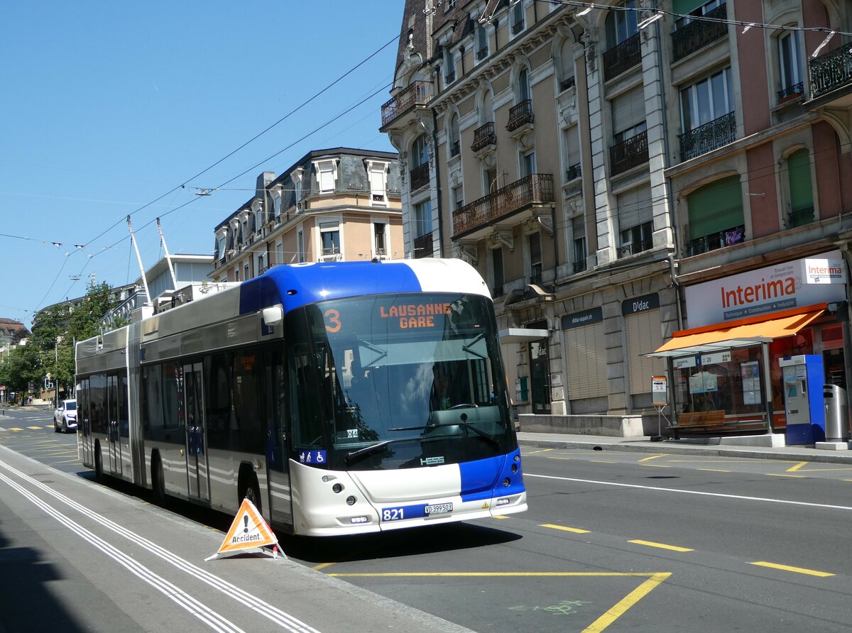 (252'465) - TL Lausanne - Nr. 821/VD 399'503 - Hess/Hess Gelenktrolleybus am 8. Juli 2023 beim Bahnhof Lausanne