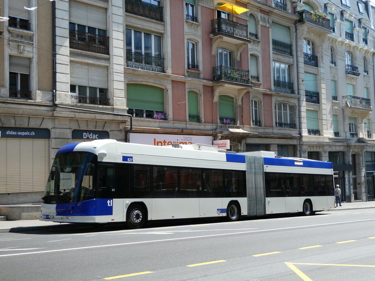(252'469) - TL Lausanne - Nr. 827/VD 399'722 - Hess/Hess Gelenktrolleybus am 8. Juli 2023 beim Bahnhof Lausanne