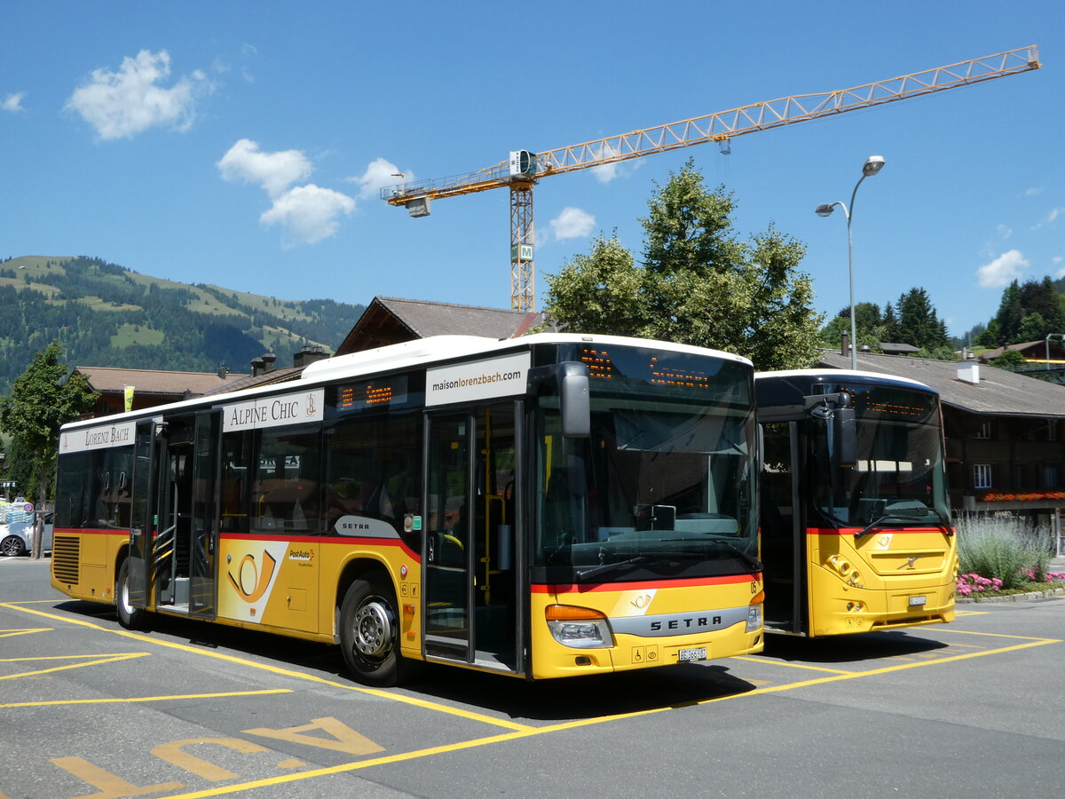 (252'626) - Kbli, Gstaad - Nr. 5/BE 366'987/PID 5425 - Setra am 11. Juli 2023 beim Bahnhof Gstaad