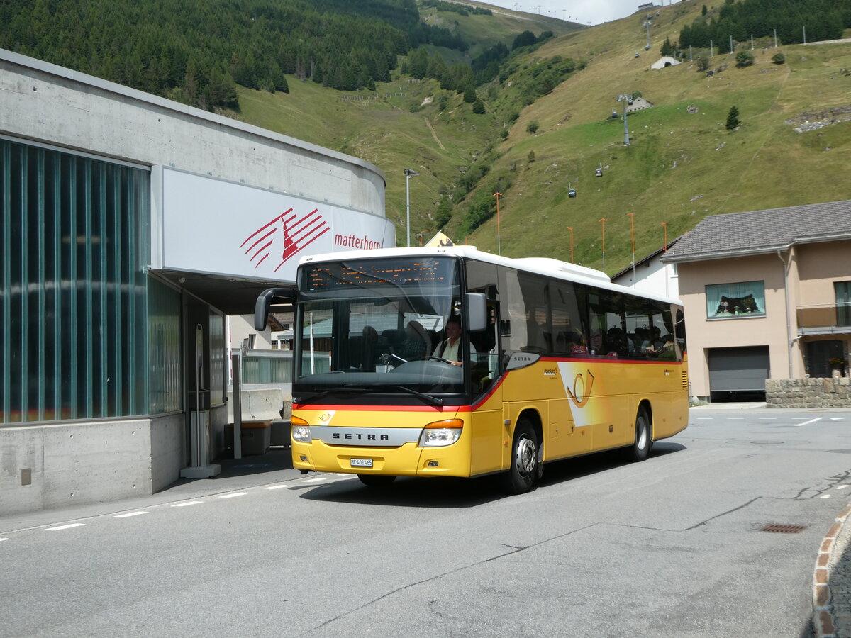 (252'905) - PostAuto Bern - BE 401'465/PID 4715 - Setra (ex AVG Meiringen Nr. 65) am 23. Juli 2023 beim Bahnhof Andermatt