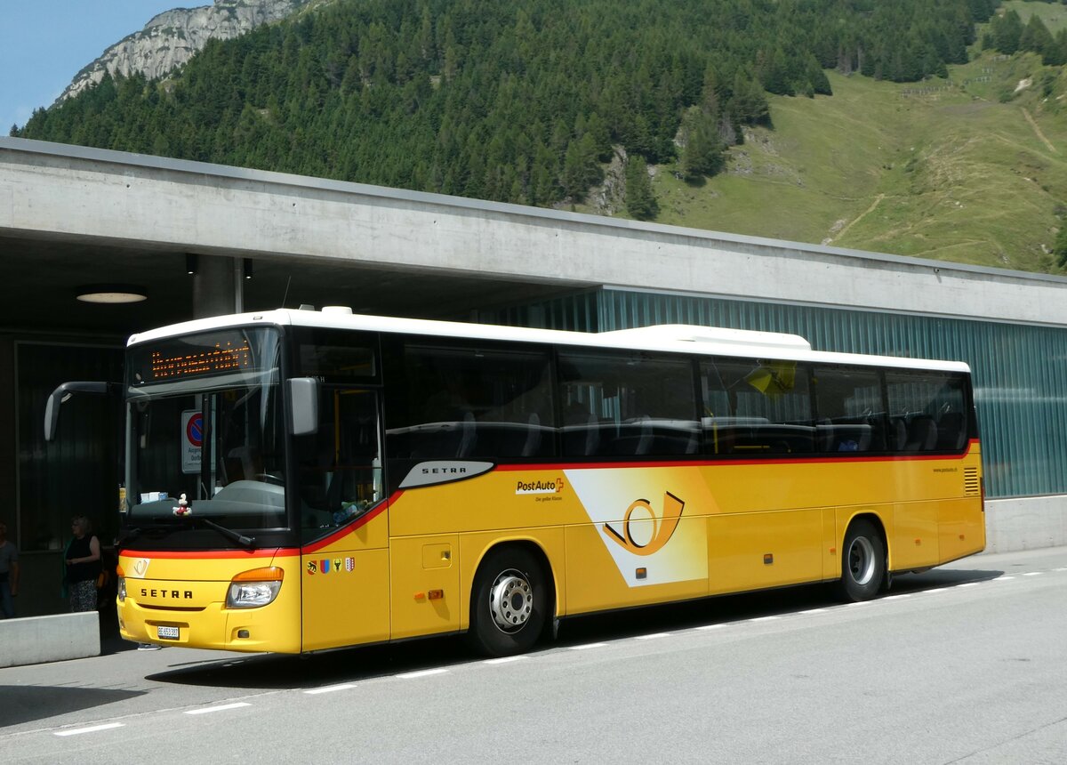 (252'908) - PostAuto Bern - Nr. 70/BE 653'387/PID 5625 - Setra am 23. Juli 2023 beim Bahnhof Andermatt
