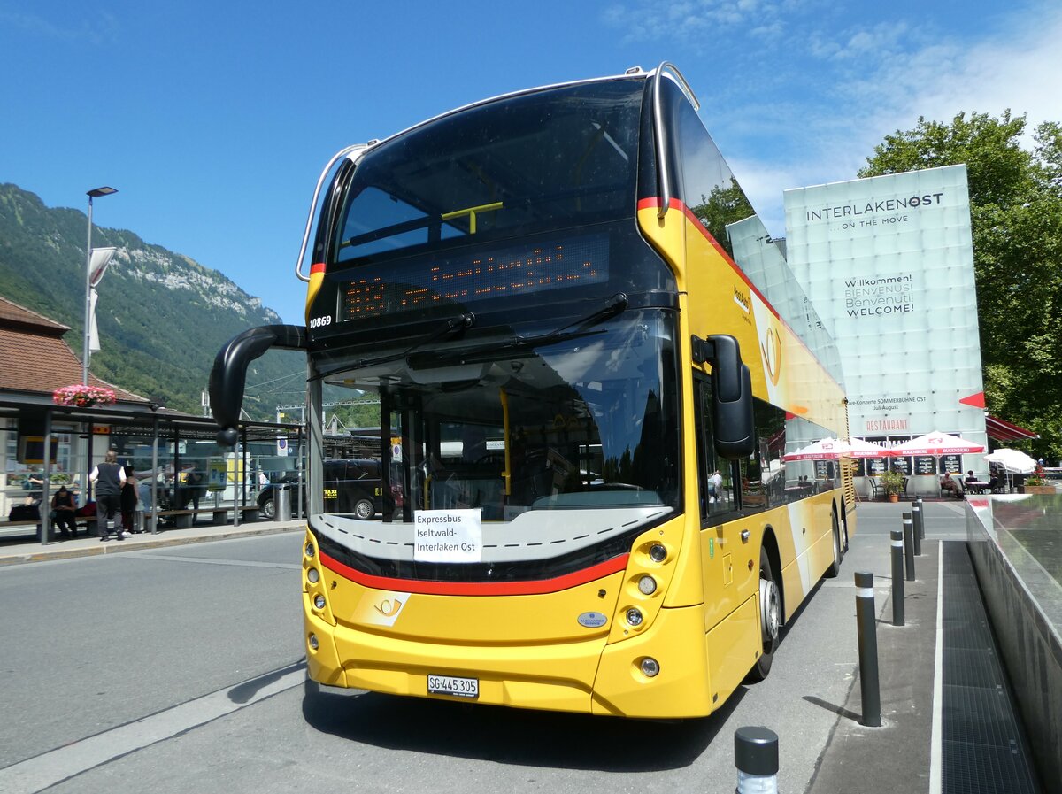 (253'087) PostAuto Ostschweiz - SG 445'305/PID 10'869 - Alexander Dennis (ex AR 45'267) am 27. Juli 2023 beim Bahnhof Interlaken Ost