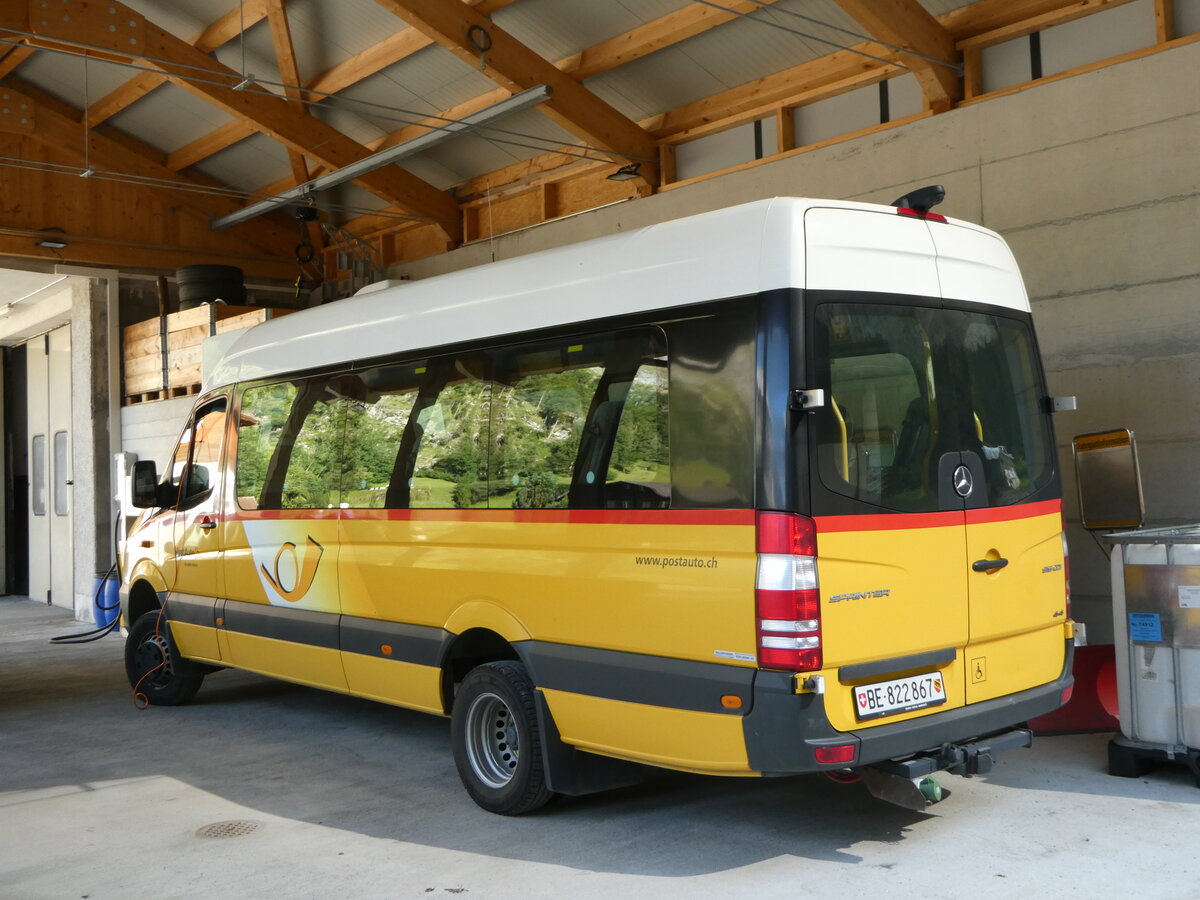(253'090) - PostAuto Bern - BE 822'867/PID 11'016 - Mercedes am 27. Juli 2023 in Stechelberg, Garage