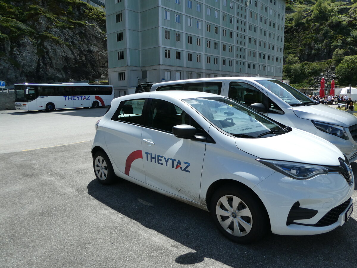 (253'228) - Theytaz, Sion - VS 82'403 - Renault am 30. Juli 2023 in Dixence, Le Chargeur