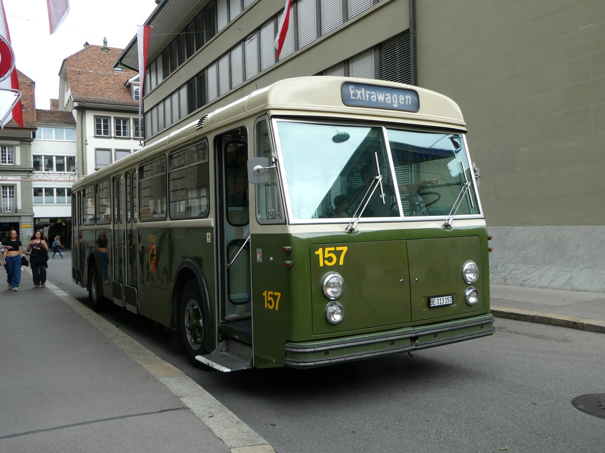 (253'284) - SVB Bern (Bernmobil historique) - Nr. 157/BE 113'157 - FBW/Gangloff am 1. August 2023 in Bern, Bundeshaus