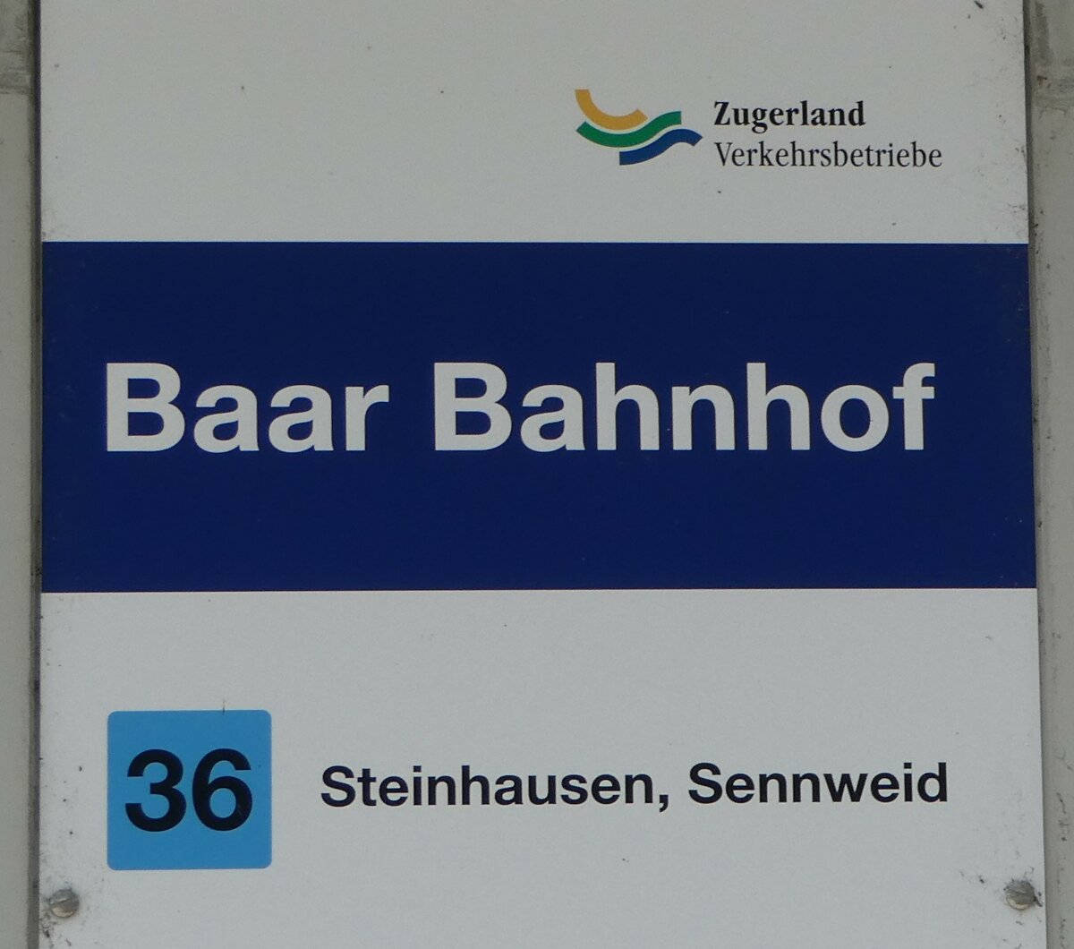 (253'363) - Zugerland Verkehrsbetriebe-Haltestellenschild - Baar, Bahnhof - am 3. August 2023