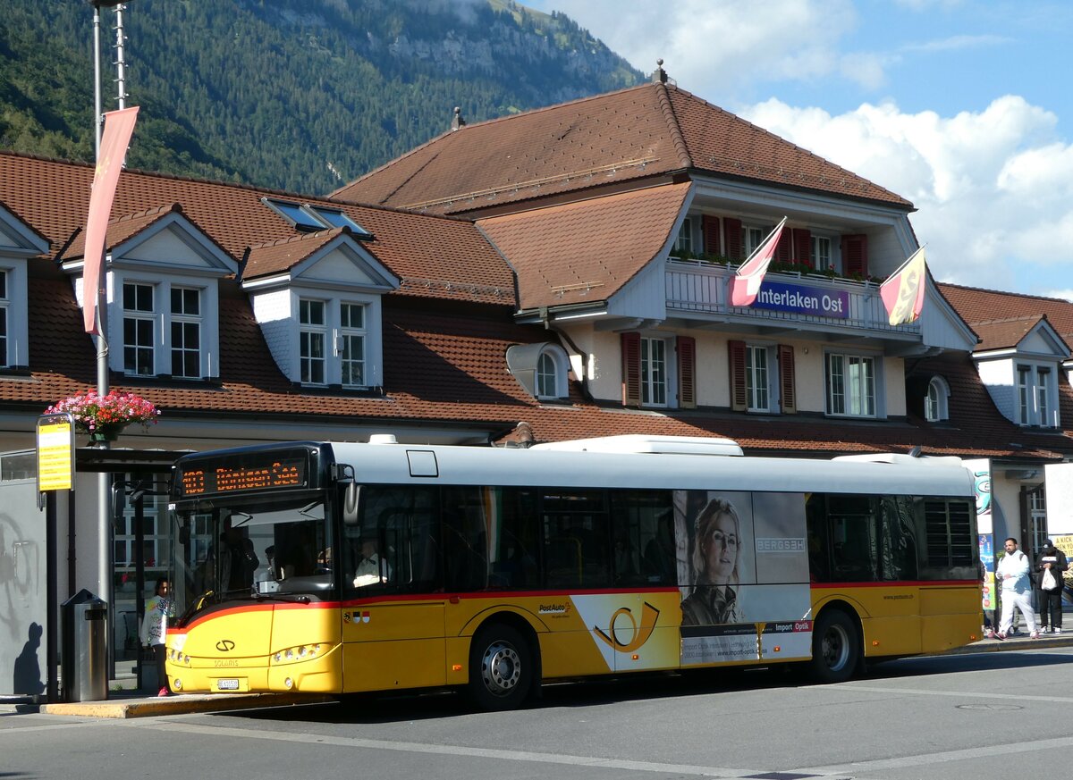 (253'423) - PostAuto Bern - BE 610'538/PID 5071 - Solaris am 5. August 2023 beim Bahnhof Interlaken Ost