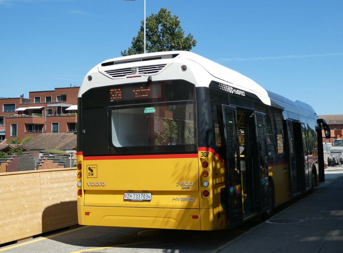 (253'634) - PostAuto Zrich - Nr. 307/ZH 733'703/PID 10'207 - Volvo am 11. August 2023 beim Bahnhof Pfungen