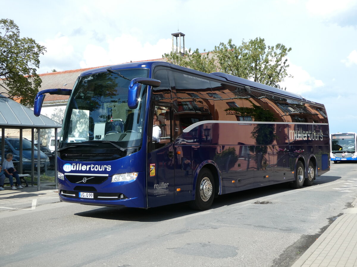 (254'474) - Mllertours, Zinnowitz - VG-Q 99 - Volvo am 31. August 2023 in Ahlbeck, Rathaus