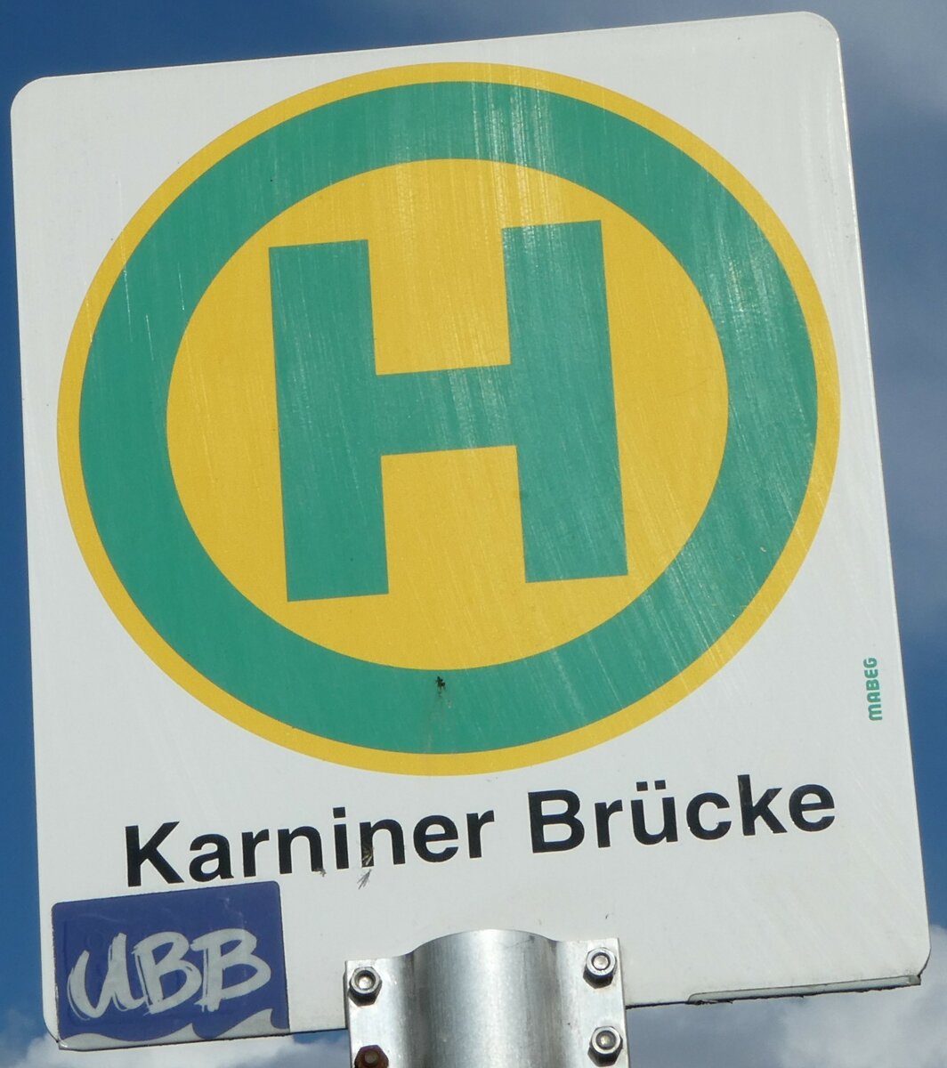 (254'492) - UBB-Haltestellenschild - Karnin, Karniner Brcke - am 31. August 2023