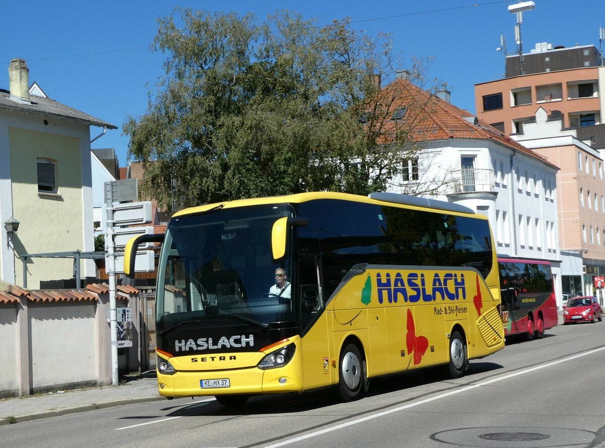 (254'787) - Haslach, Kempten - KE-HX 37 - Setra am 4. September 2023 beim Bahnhof Memmingen