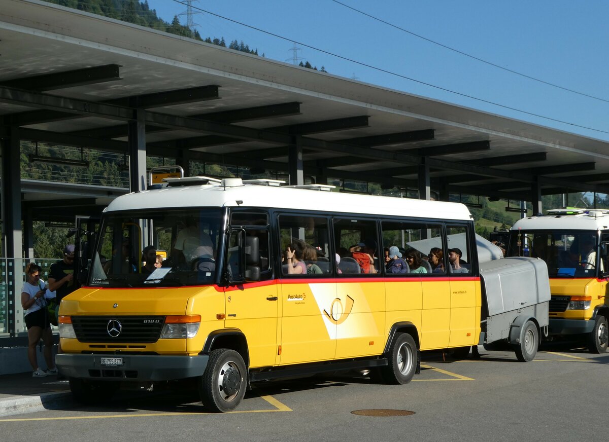 (255'040) - PostAuto Bern - BE 755'377/PID 5683 - Mercedes/Kusters am 10. September 2023 beim Bahnhof Reichenbach