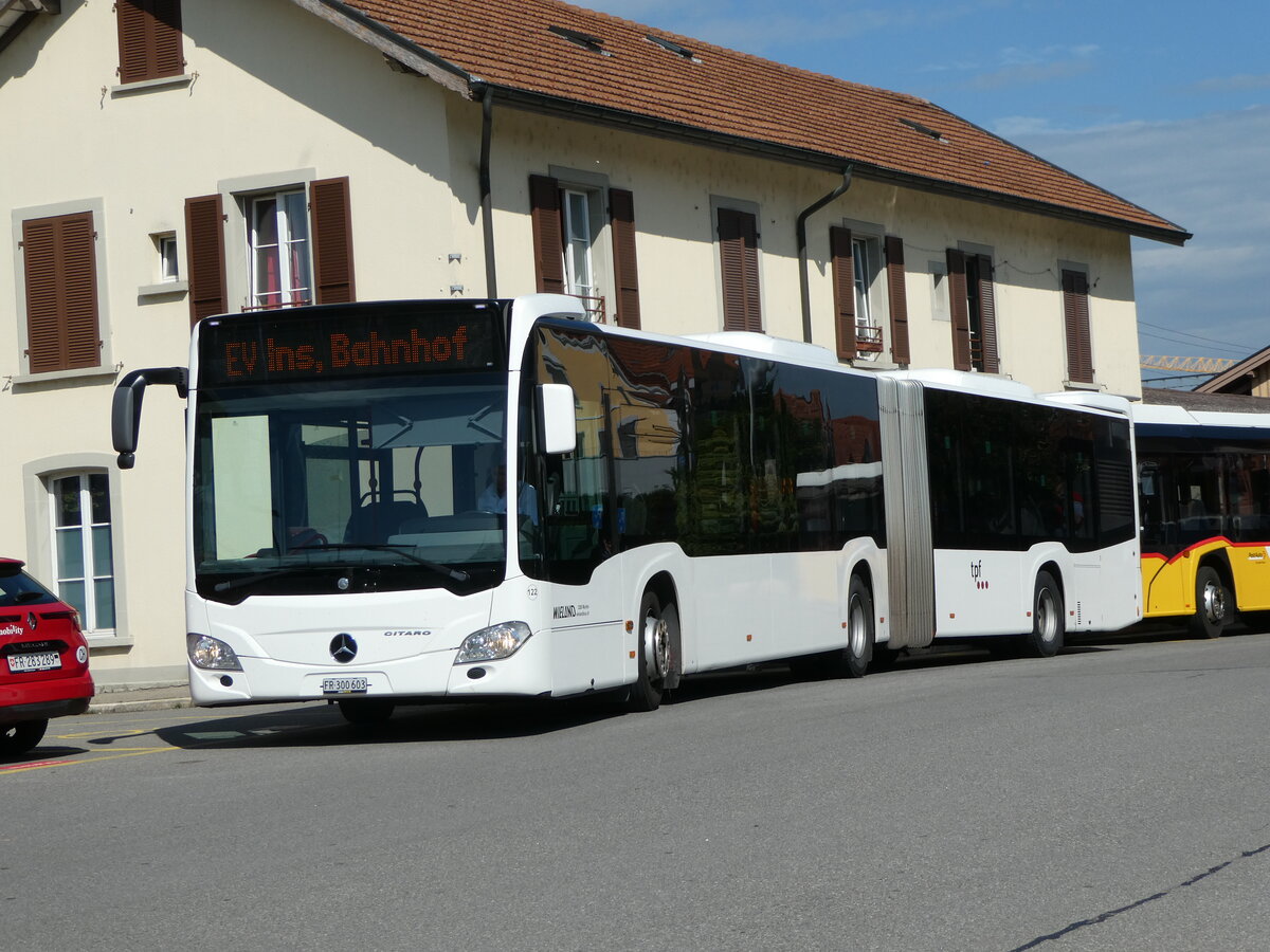 (255'197) - Wieland, Murten - Nr. 122/FR 300'603 - Mercedes (ex Interbus, Yverdon Nr. 209; ex Gschwindl, A-Wien Nr. 8401) am 16. September 2023 beim Bahnhof Kerzers