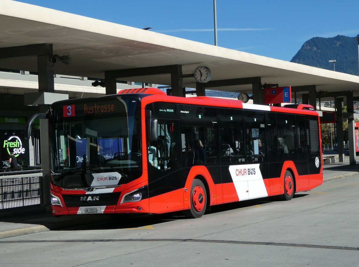 (255'565) - Chur Bus, Chur - Nr. 11/GR 97'511 - MAN am 26. September 2023 beim Bahnhof Chur