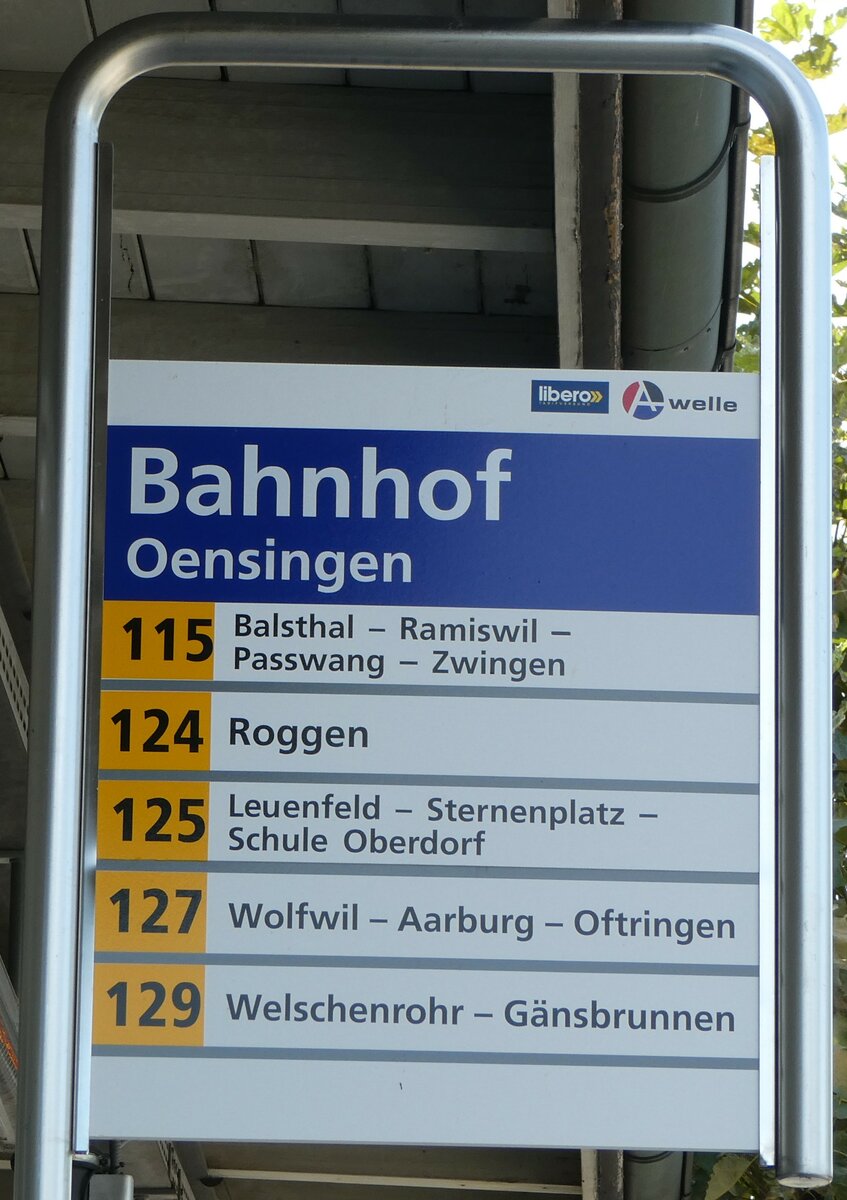 (255'664) - A-welle/PostAuto-Haltestellenschild - Oensingen, Bahnhof - am 28. September 2023