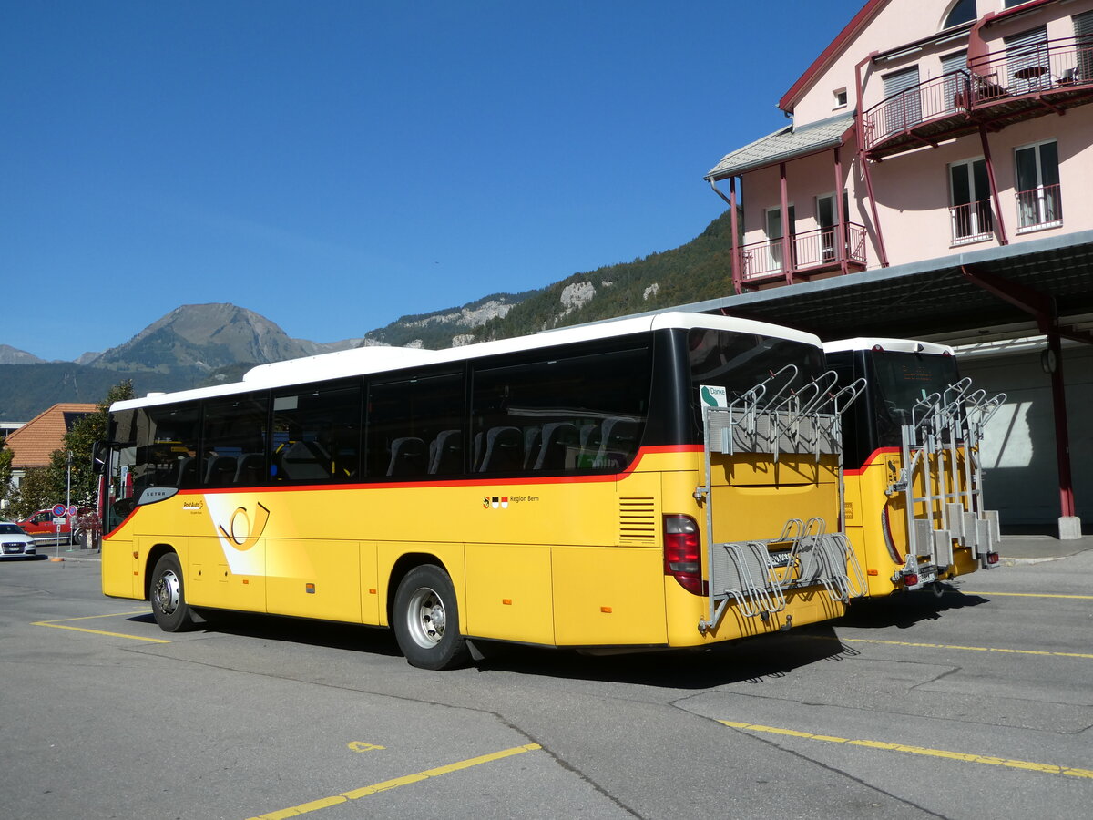 (255'814) - PostAuto Bern - BE 401'263/PID 4504 - Setra (ex AVG Meiringen Nr. 63) am 2. Oktober 2023 in Meiringen, Postautostation
