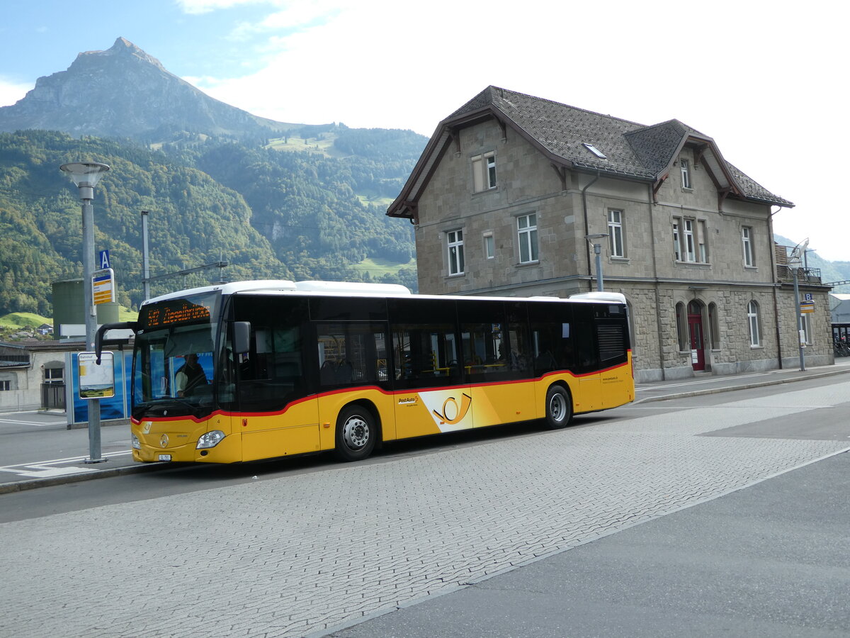 (255'972) - Niederer, Filzbach - Nr. 4/GL 791/PID 11'357 - Mercedes am 7. Oktober 2023 beim Bahnhof Nfels-Mollis