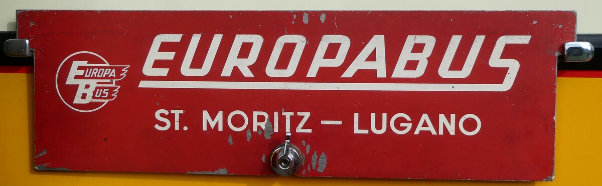 (256'498) - Routentafel - EUROPABUS St. Moritz-Lugano - am 28. Oktober 2023 in Giswil, Grossteilstrasse