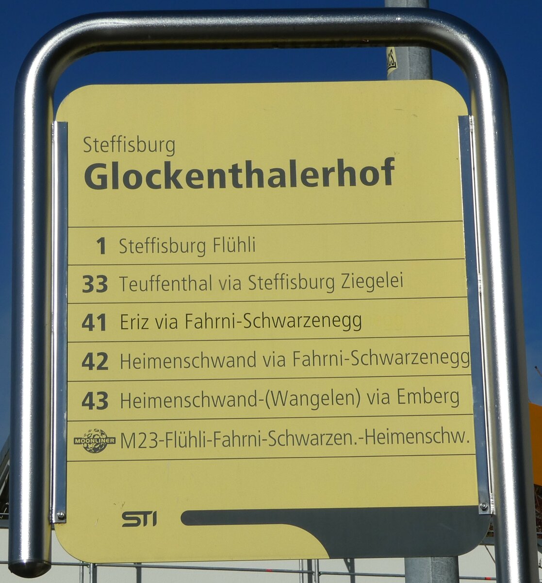 (257'005) - STI-Haltestellenschild - Steffisburg, Glockenthalerhof - am 15. November 2023