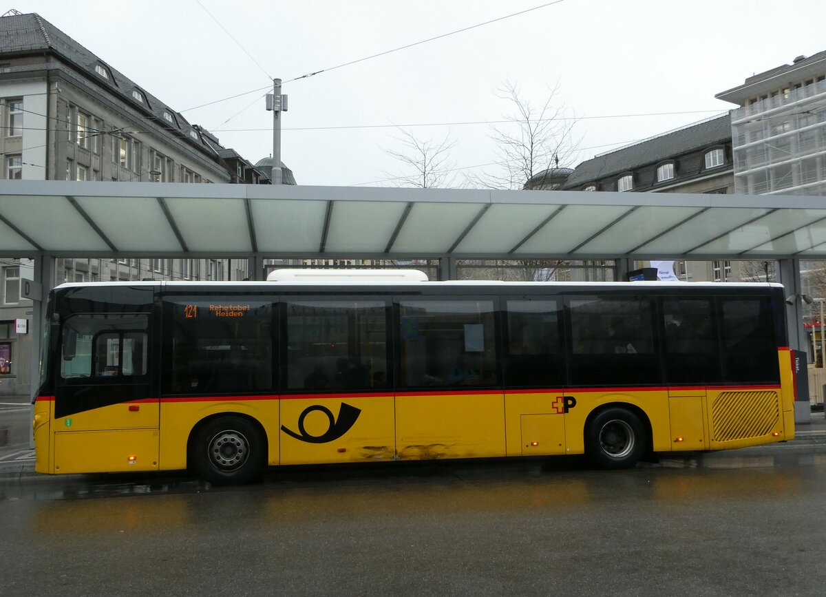 (257'278) - PostAuto Ostschweiz - SG 443'907/PID 10'725 - Volvo am 28. November 2023 beim Bahnhof St. Gallen
