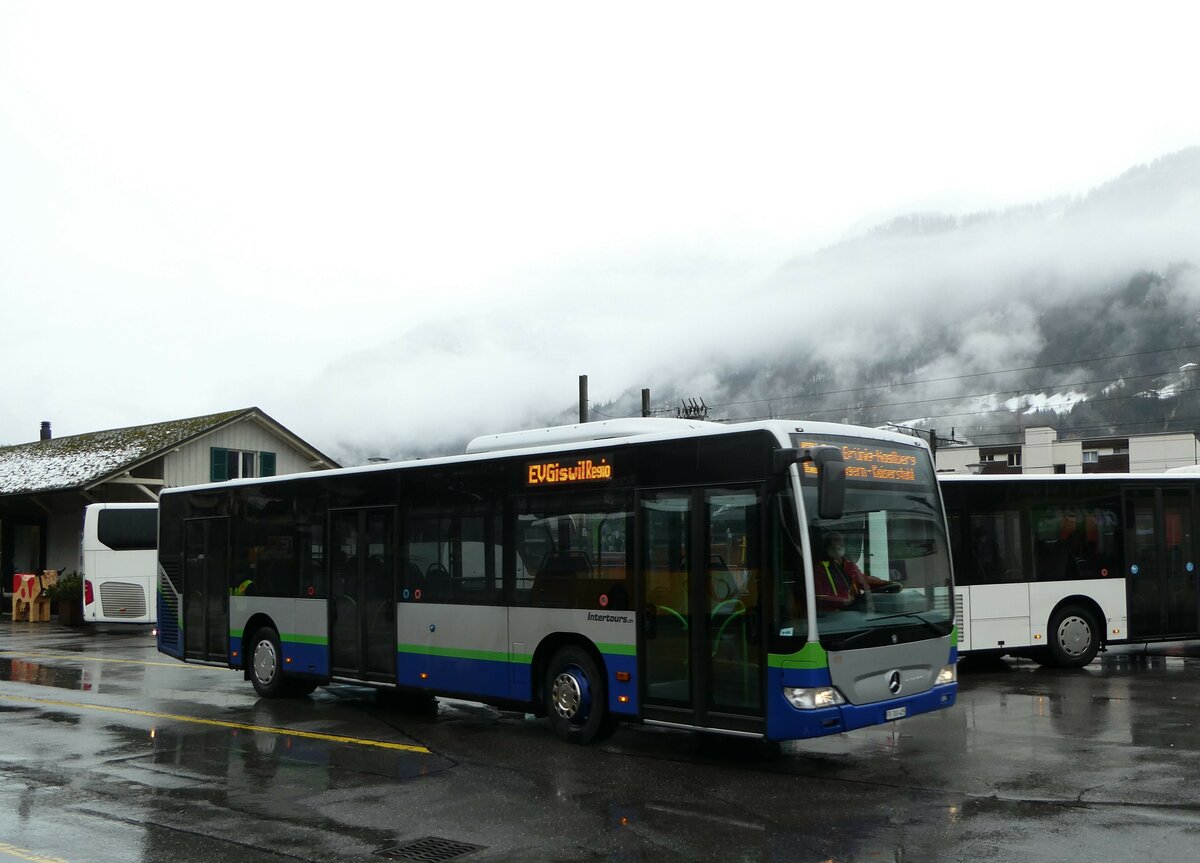 (257'339) - Intertours, Domdidier - Nr. 485/FR 300'485 - Mercedes (ex TPL Lugano Nr. 303) am 1. Dezember 2023 beim Bahnhof Meiringen