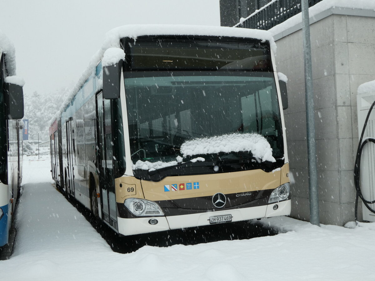 (257'350) - AZZK Zollikon - Nr. 69/ZH 937'469 - Mercedes am 2. Dezember 2023 in Winterthur, Daimler Buses