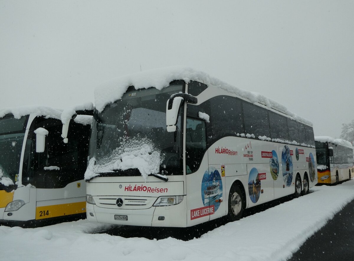 (257'352) - Hilrio, Schtz - LU 254'806 - Mercedes am 2. Dezember 2023 in Winterthur, Daimler Buses