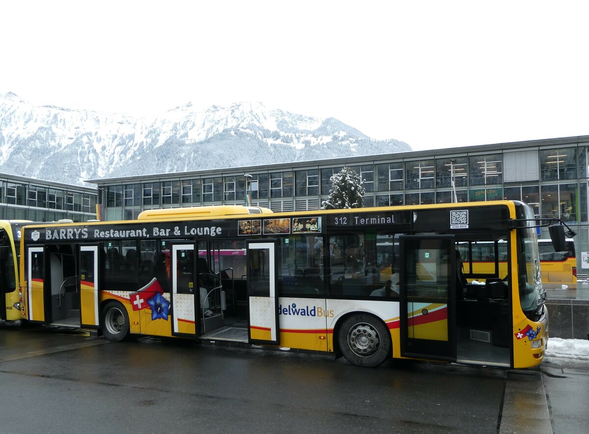 (257'429) - Grindelwaldbus, Grindelwald - Nr. 12/BE 356'085 - MAN am 4. Dezember 2023 beim Bahnhof Interlaken Ost