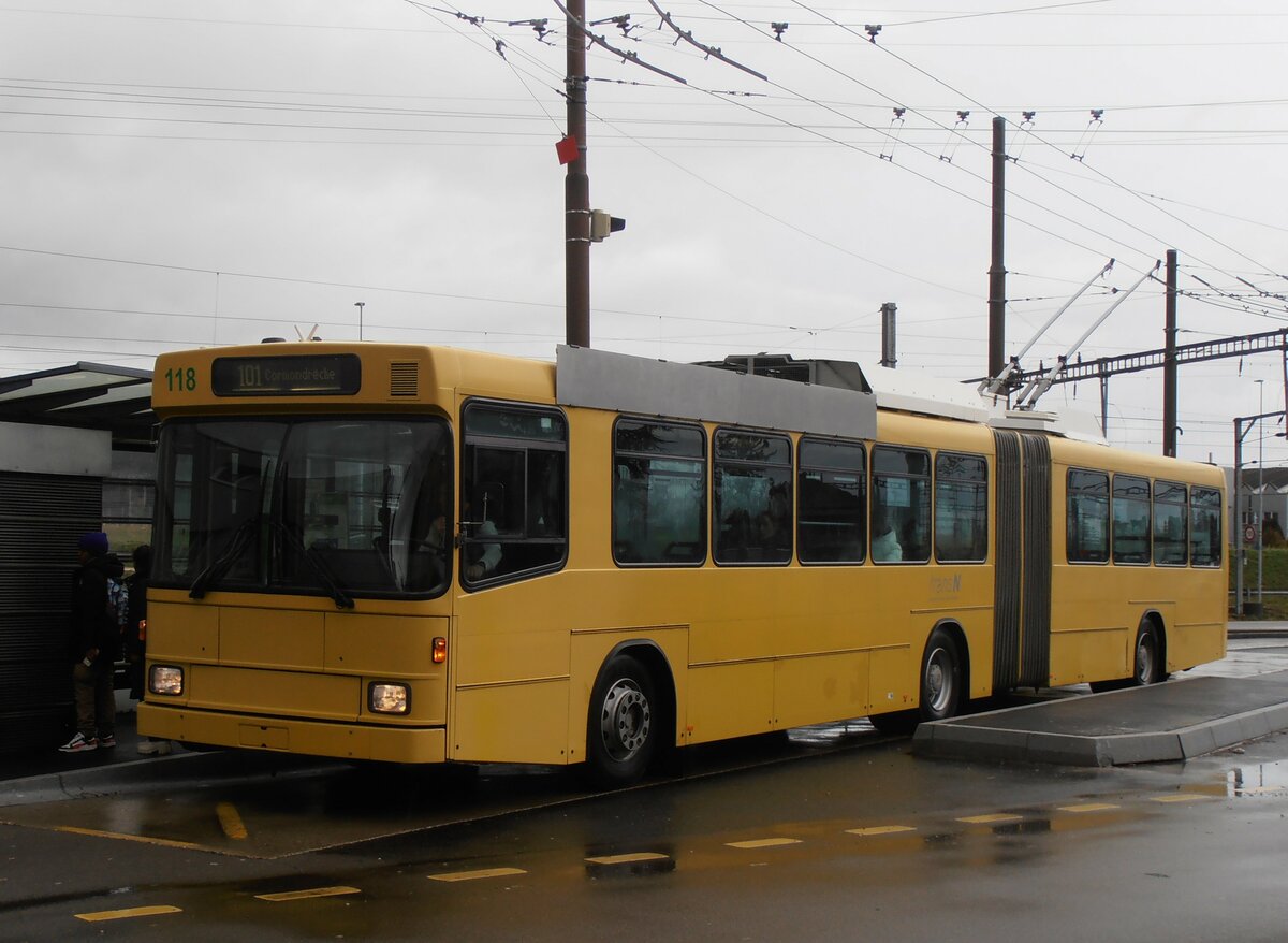 (257'548) - transN, La Chaux-de-Fonds - Nr. 118 - NAW/Hess Gelenktrolleybus (ex TN Neuchtel Nr. 118) am 11. Dezember 2023 beim Bahnhof Marin-pagnier