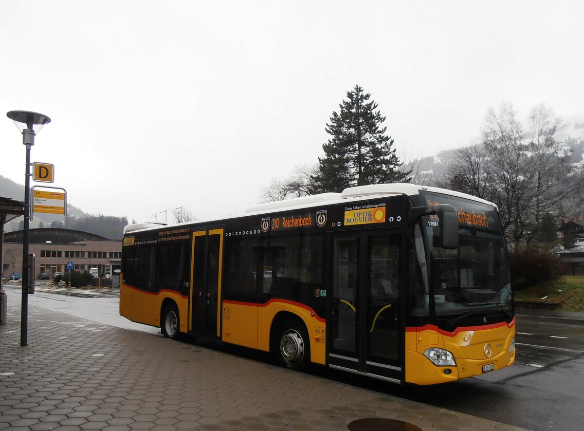 (257'600) - PostAuto Bern - BE 653'382/PID 11'681 - Mercedes (ex BE 535'079) am 12. Dezember 2023 beim Bahnhof Frutigen