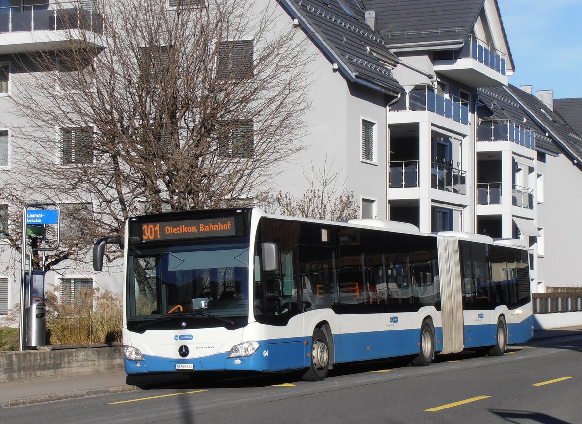 (257'721) - Limmat Bus, Dietikon - Nr. 64/ZH 898'864 - Mercedes am 19. Dezember 2023 in Fahrweid, Limmatbrcke