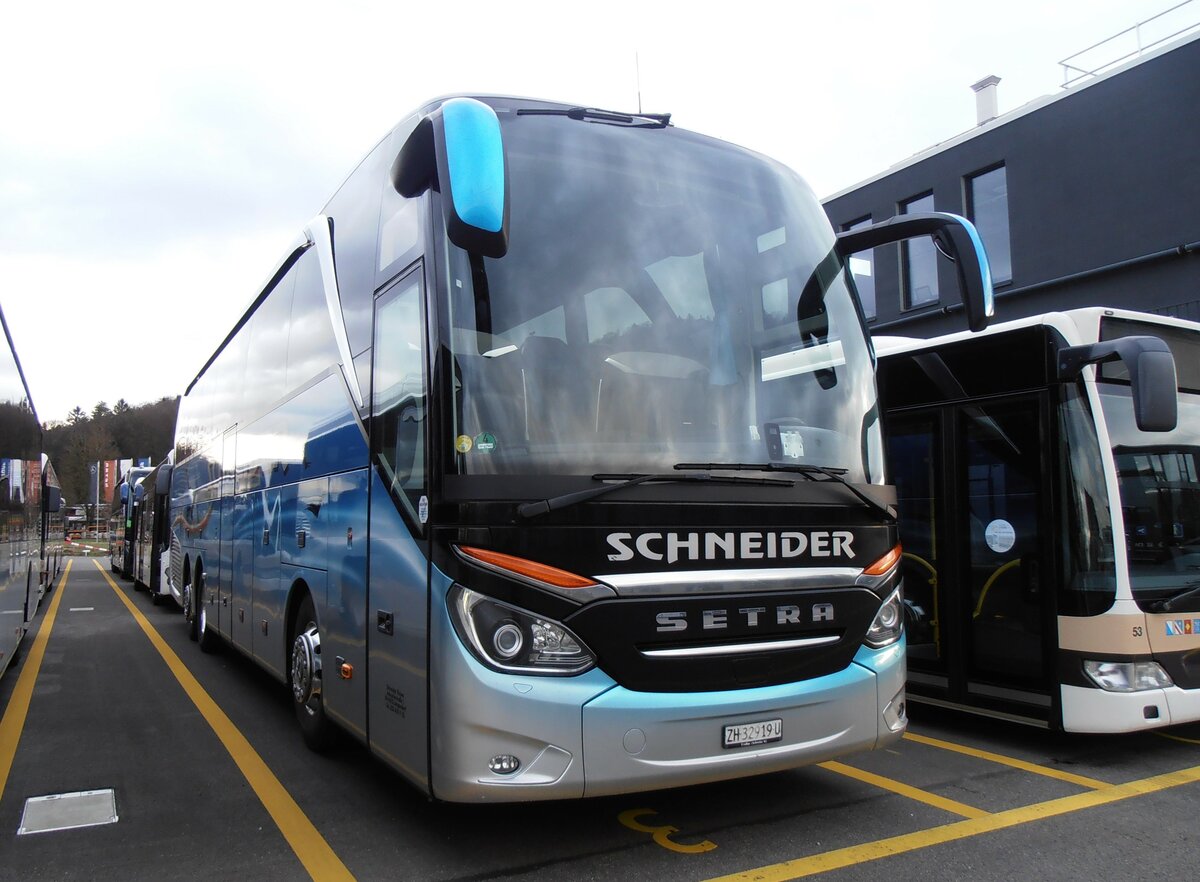 (257'880) - Schneider, Langendorf - ZH 32'919 U - Setra am 23. Dezember 2023 in Winterthur, Daimler Buses