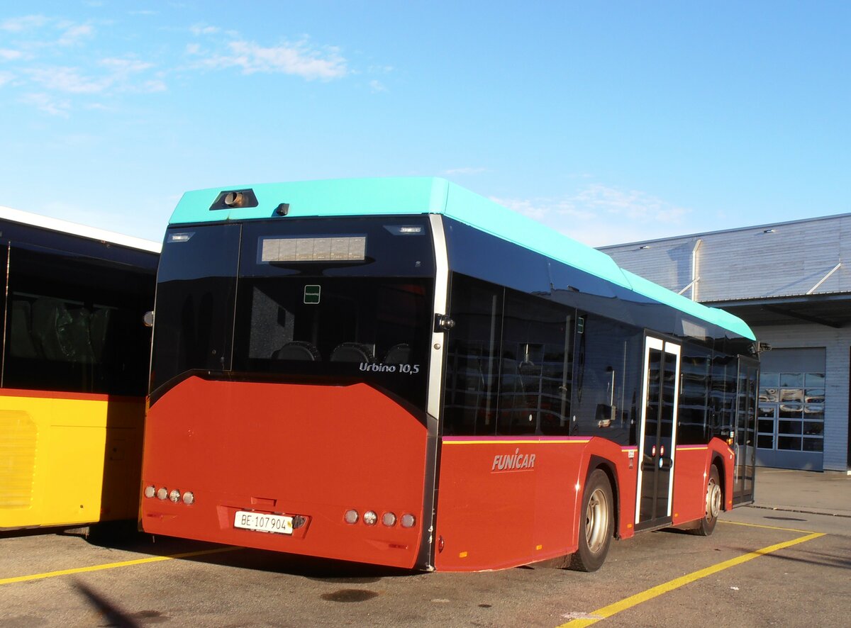 (257'915) - Funi-Car, Biel - Nr. 4/BE 107'904 - Solaris am 24. Dezember 2023 in Kerzers, Interbus